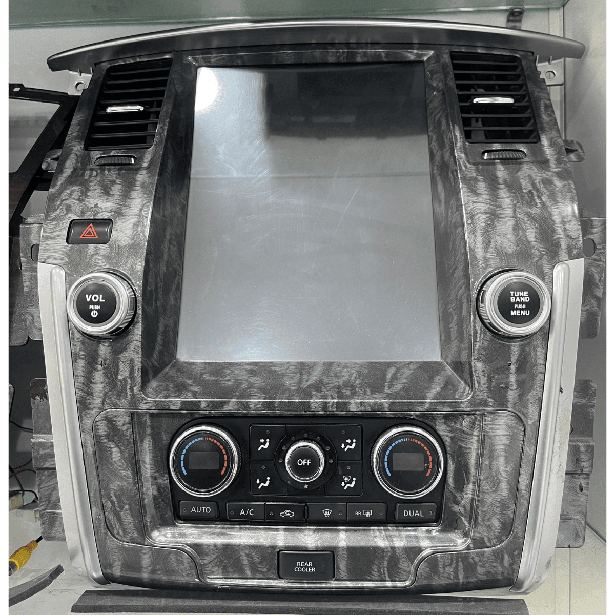 Used Nissan Patrol Tesla-Style Android Screen Used Nissan Patrol Tesla-Style Android Screen
