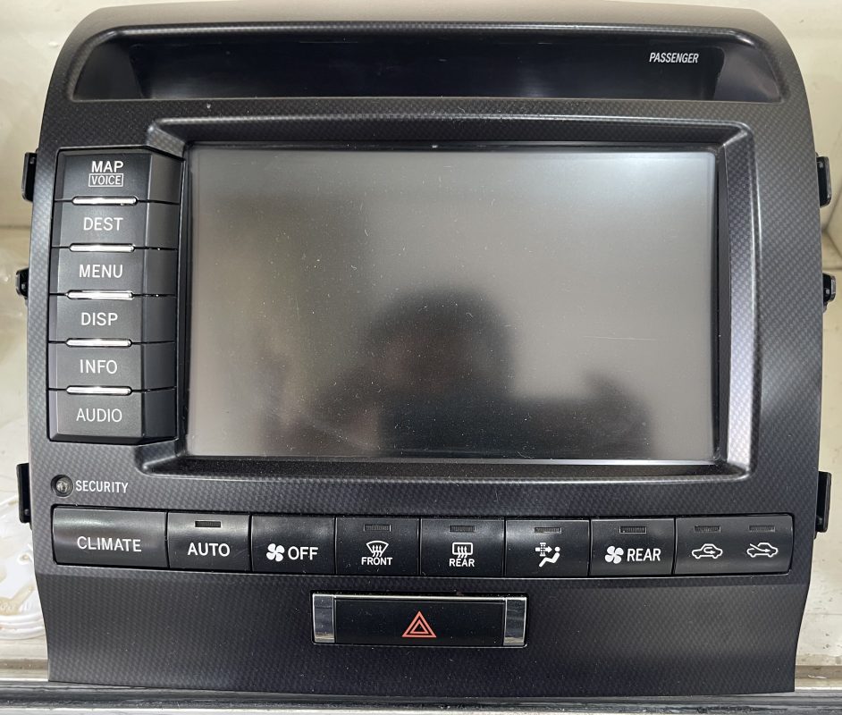 Toyota Land Cruiser VXR Original Screen