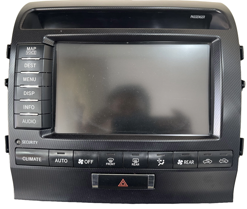 Toyota Land Cruiser VXR screen