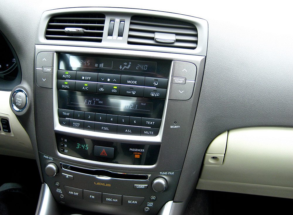Lexus IS 250 Stereo System Dubai